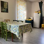 The Casa Blu Dependance La Casa Gialla בית הארחה Tricesimo