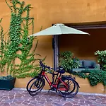 The Casa Blu Dependance La Casa Gialla בית הארחה Tricesimo