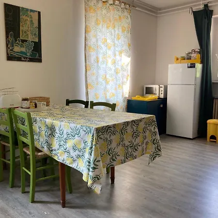 The Casa Blu Dependance La Casa Gialla Casa de hóspedes Tricesimo