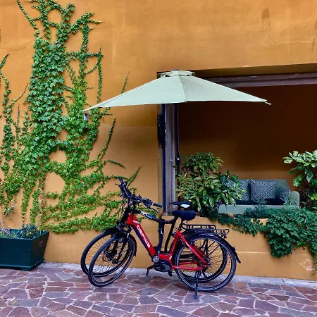 The Casa Blu Dependance La Casa Gialla Casa de hóspedes Tricesimo